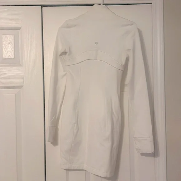 RARE Lululemon Define Dress….PERFECT condition!! - Picture 4 of 5